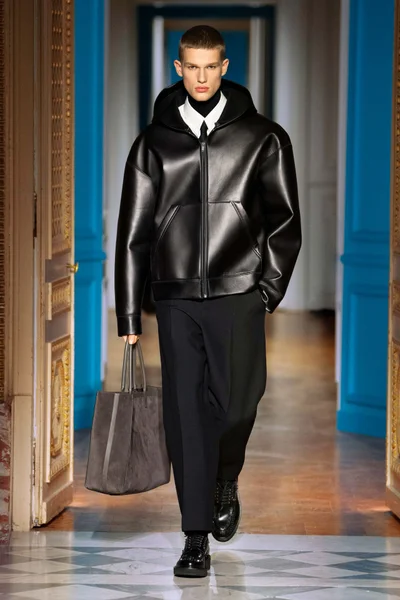 Look 10